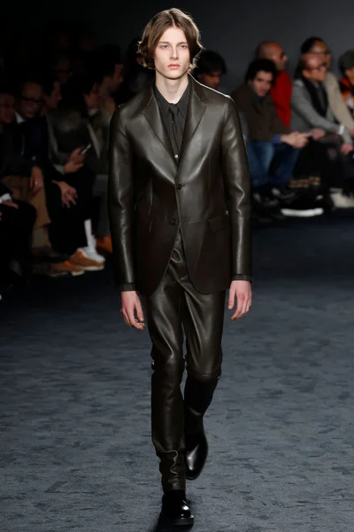 Look 27